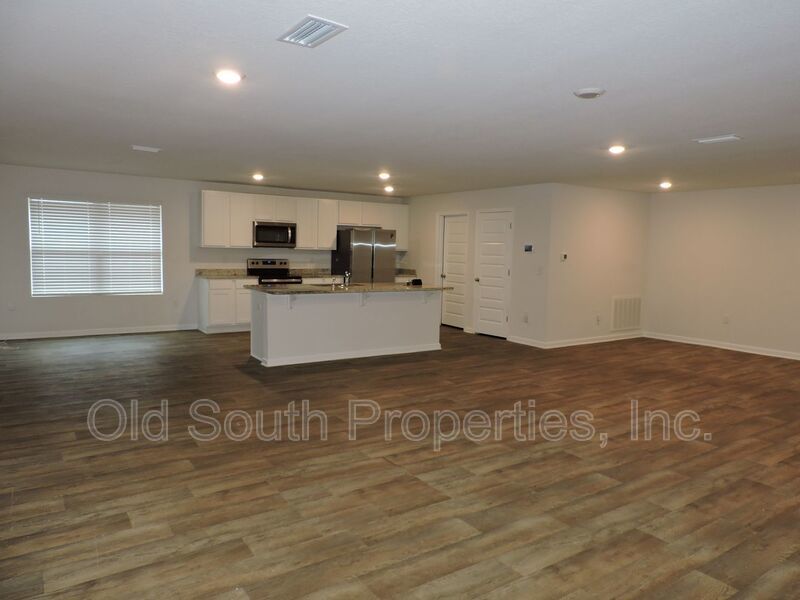 Convenient to I-10, shopping & Navy Federal complex! property image