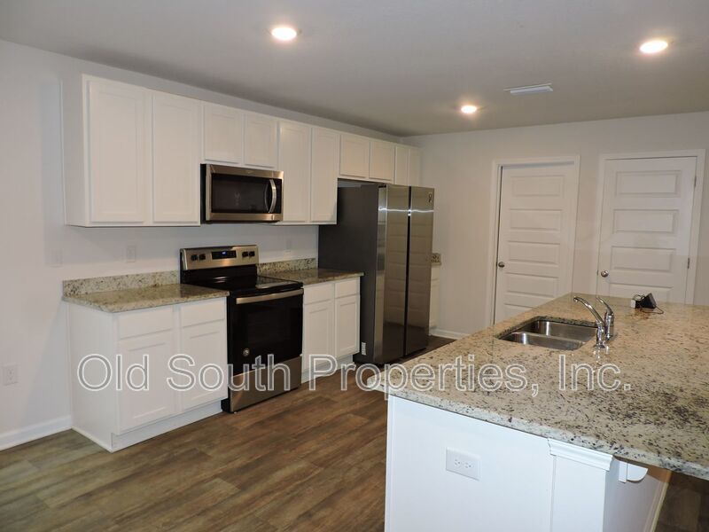 Convenient to I-10, shopping & Navy Federal complex! property image