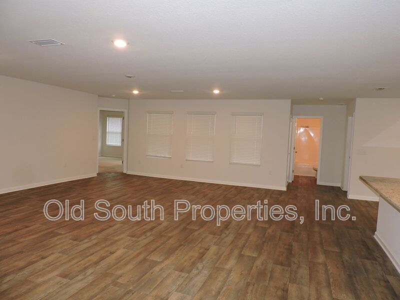 Convenient to I-10, shopping & Navy Federal complex! property image