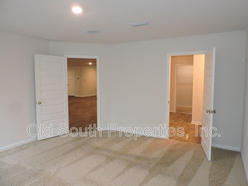 Convenient to I-10, shopping & Navy Federal complex! property image