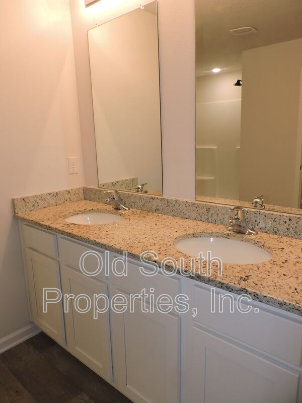 Convenient to I-10, shopping & Navy Federal complex! property image