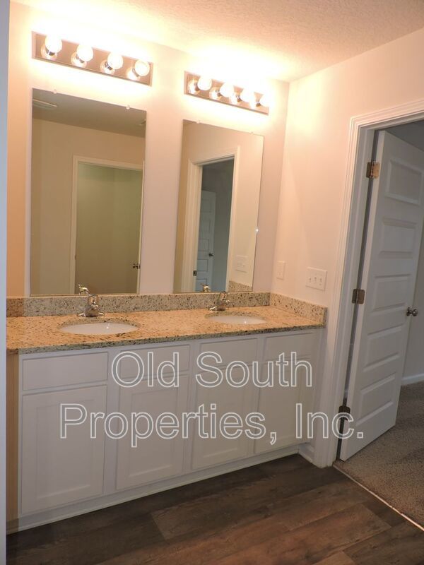 Convenient to I-10, shopping & Navy Federal complex! property image