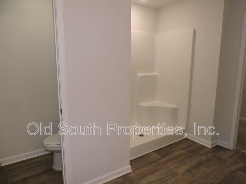 Convenient to I-10, shopping & Navy Federal complex! property image