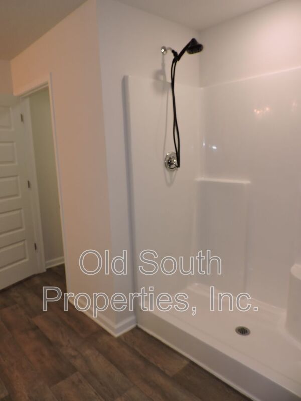 Convenient to I-10, shopping & Navy Federal complex! property image