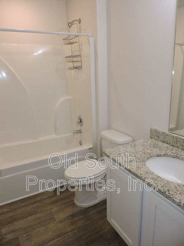 Convenient to I-10, shopping & Navy Federal complex! property image