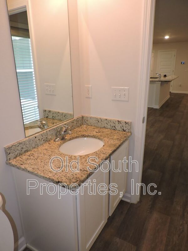 Convenient to I-10, shopping & Navy Federal complex! property image