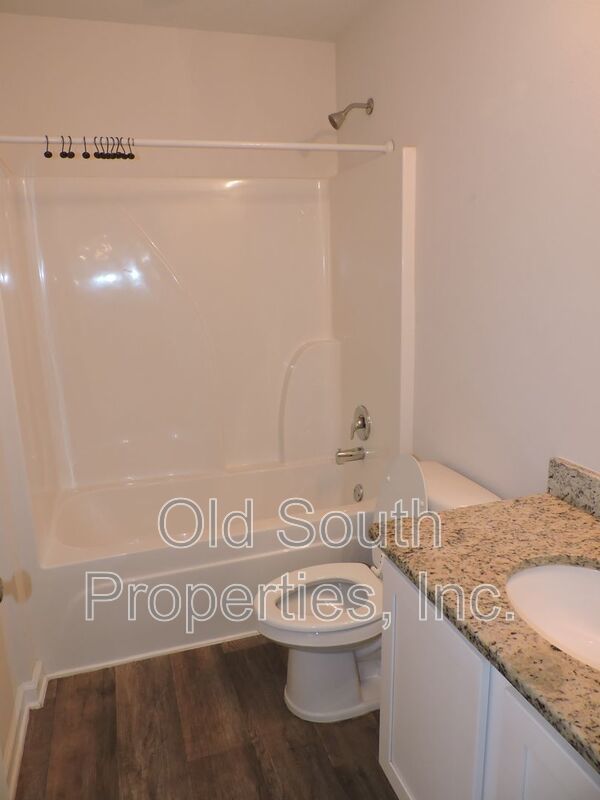 Convenient to I-10, shopping & Navy Federal complex! property image