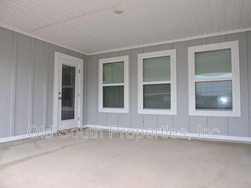 Convenient to I-10, shopping & Navy Federal complex! property image