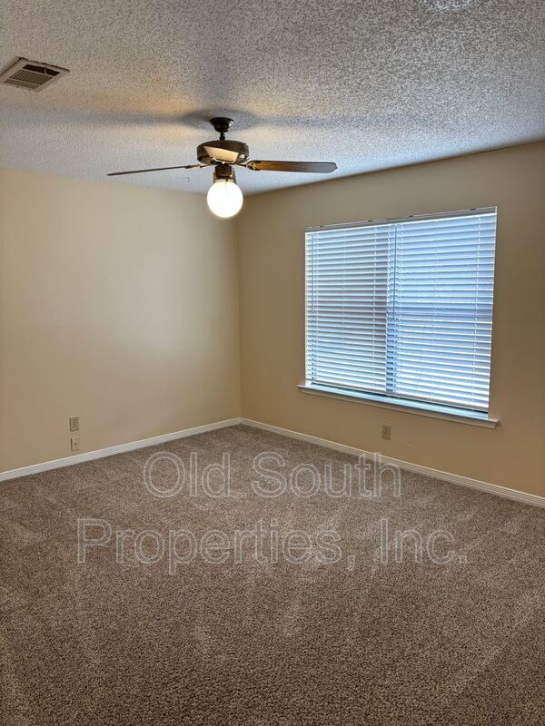 Convenient Northeast location! property image