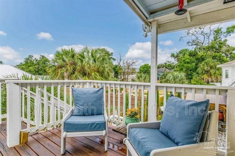 Only minutes to downtown Pensacola! property image