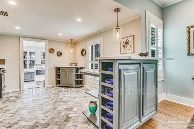 Only minutes to downtown Pensacola! property image