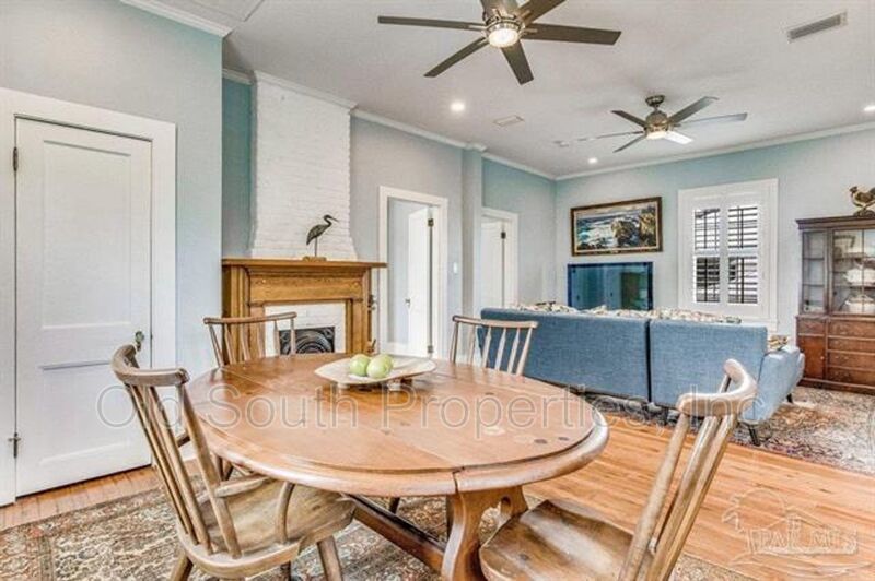 Only minutes to downtown Pensacola! property image