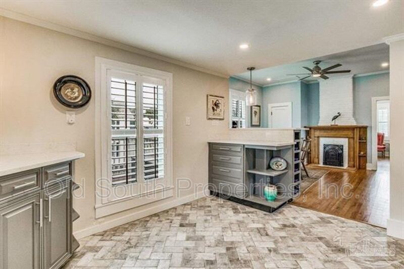 Only minutes to downtown Pensacola! property image