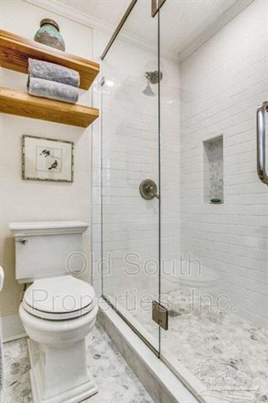 Only minutes to downtown Pensacola! property image