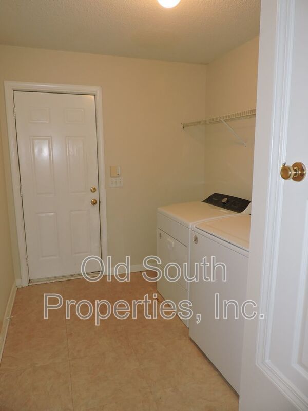 Convenient to NAS & Corry! property image