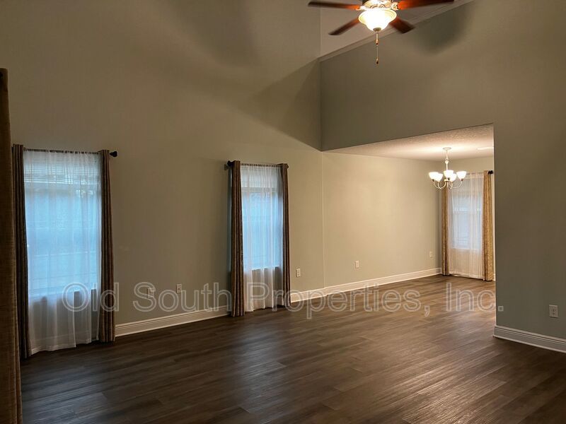 Beautiful home in Pace! property image
