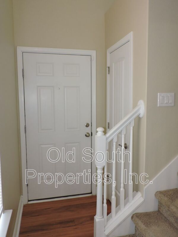 Easy access to bases & shopping! property image