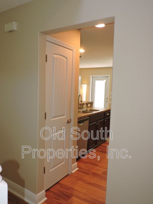 Easy access to bases & shopping! property image