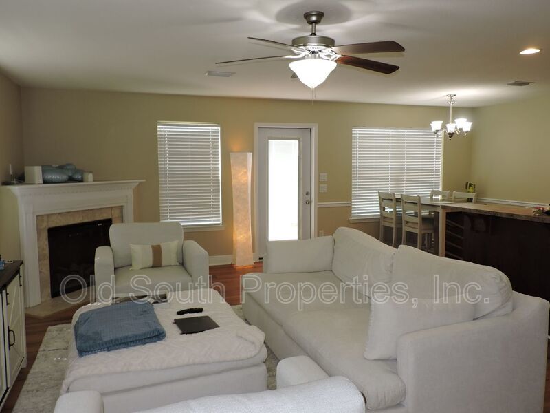 Easy access to bases & shopping! property image
