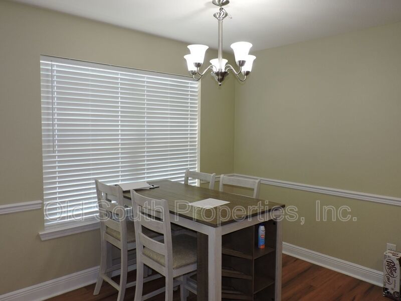 Easy access to bases & shopping! property image
