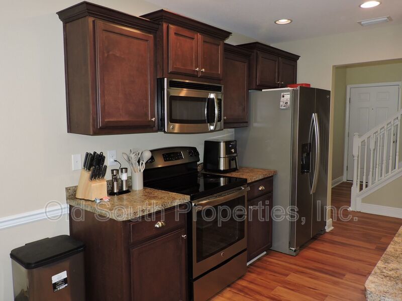 Easy access to bases & shopping! property image