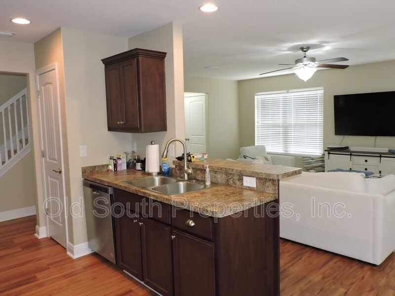 Easy access to bases & shopping! property image