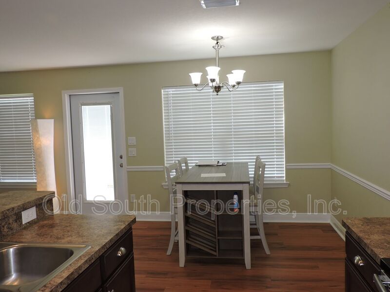 Easy access to bases & shopping! property image