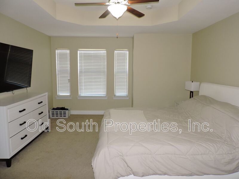 Easy access to bases & shopping! property image