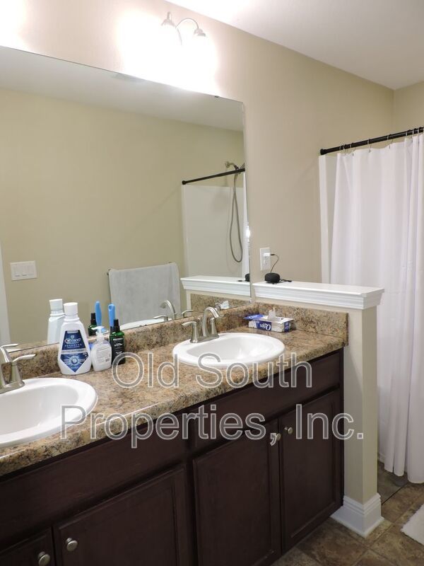 Easy access to bases & shopping! property image
