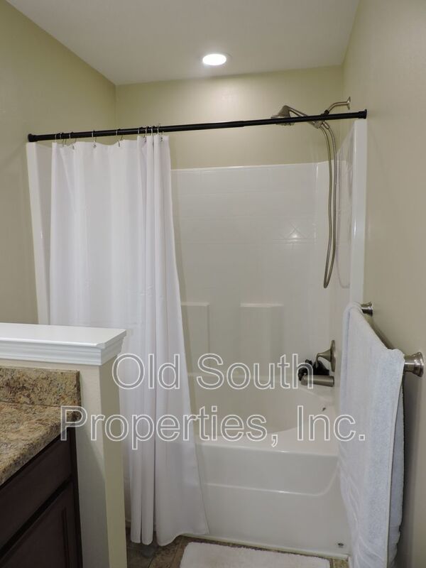 Easy access to bases & shopping! property image