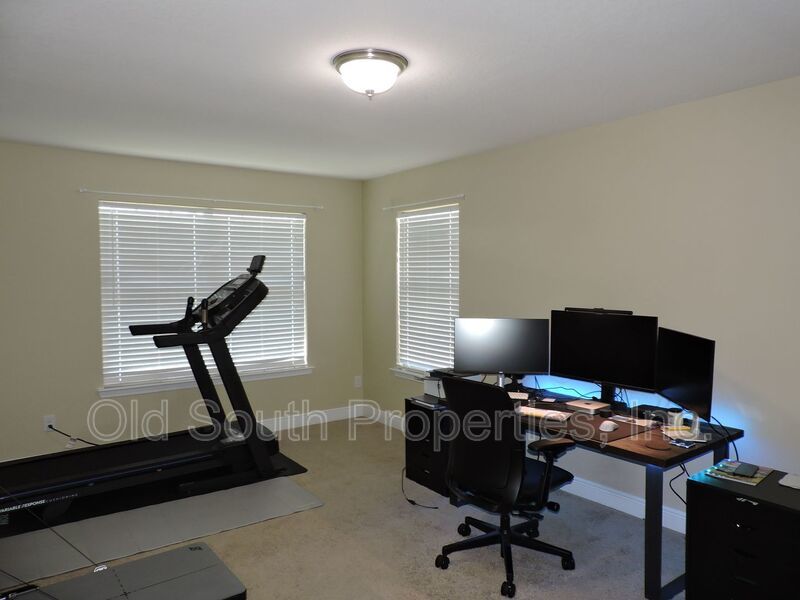 Easy access to bases & shopping! property image