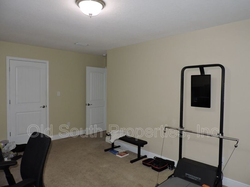 Easy access to bases & shopping! property image