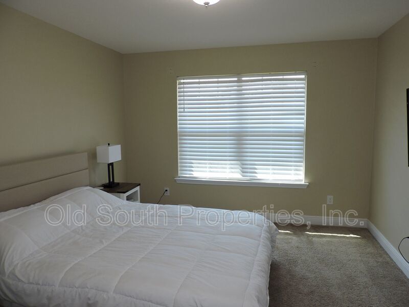 Easy access to bases & shopping! property image