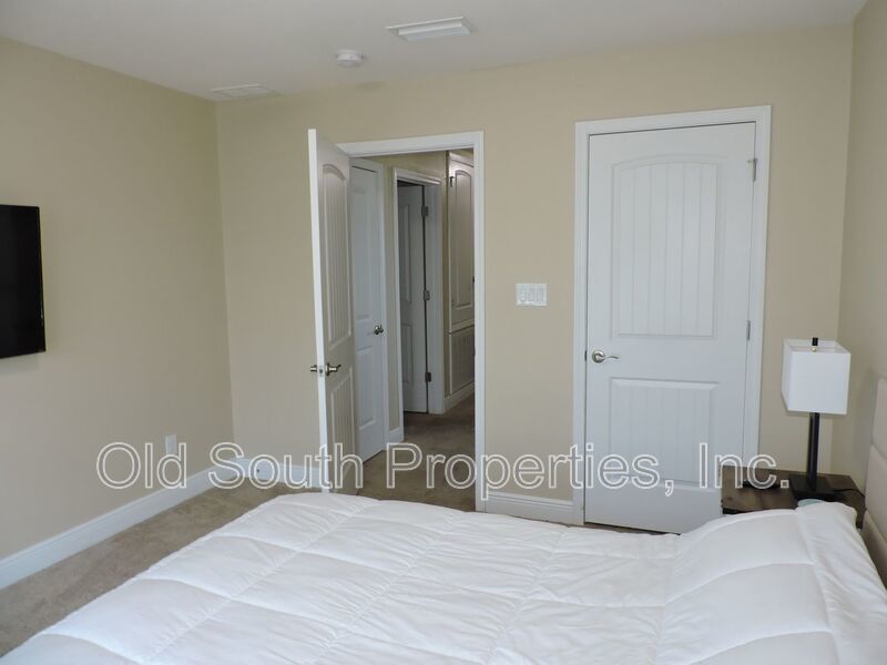 Easy access to bases & shopping! property image