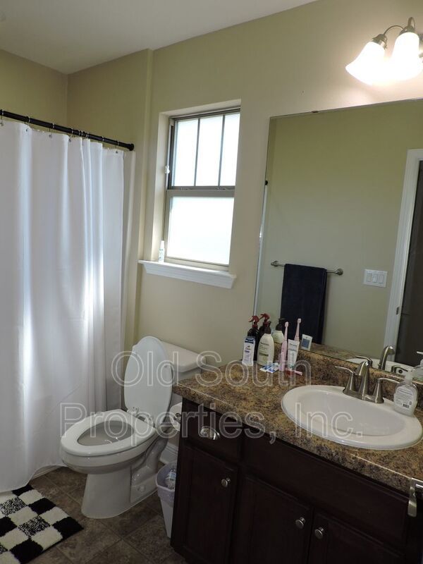 Easy access to bases & shopping! property image