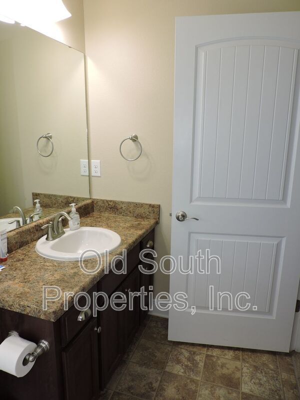 Easy access to bases & shopping! property image