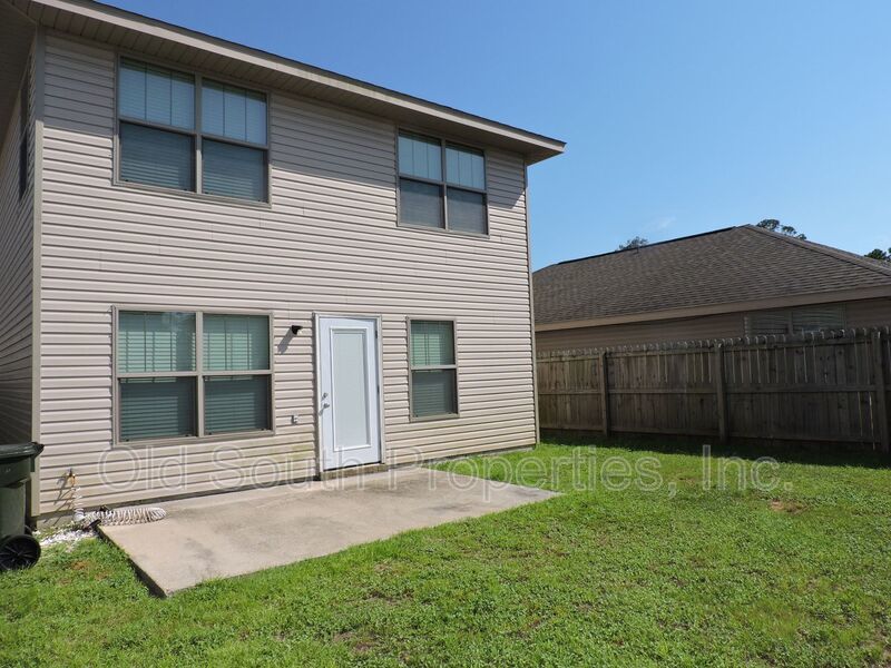 Easy access to bases & shopping! property image