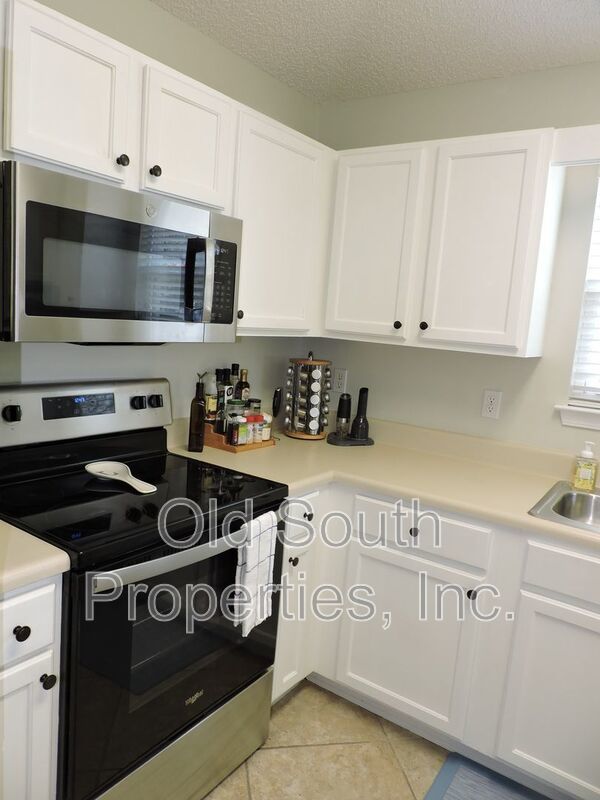 Easy access to bases, I-10 & Navy Federal complex! property image