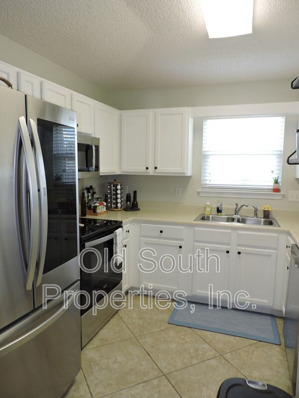 Easy access to bases, I-10 & Navy Federal complex! property image