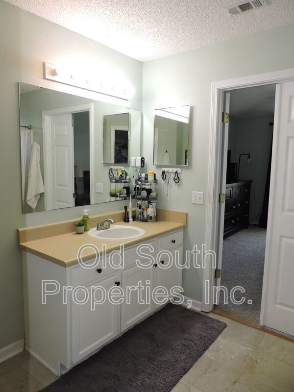 Easy access to bases, I-10 & Navy Federal complex! property image