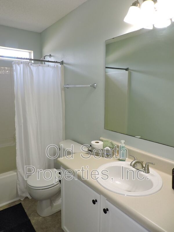 Easy access to bases, I-10 & Navy Federal complex! property image