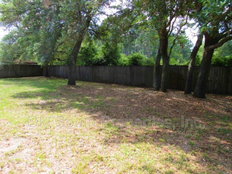 Convenient to bases! property image