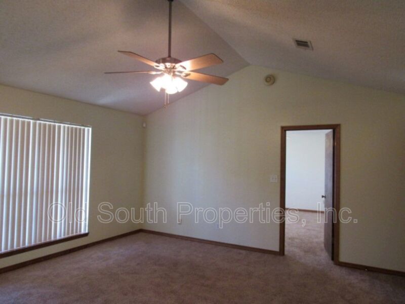 Convenient to bases! property image