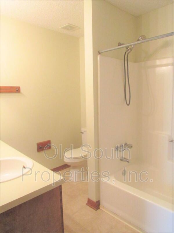 Convenient to bases! property image