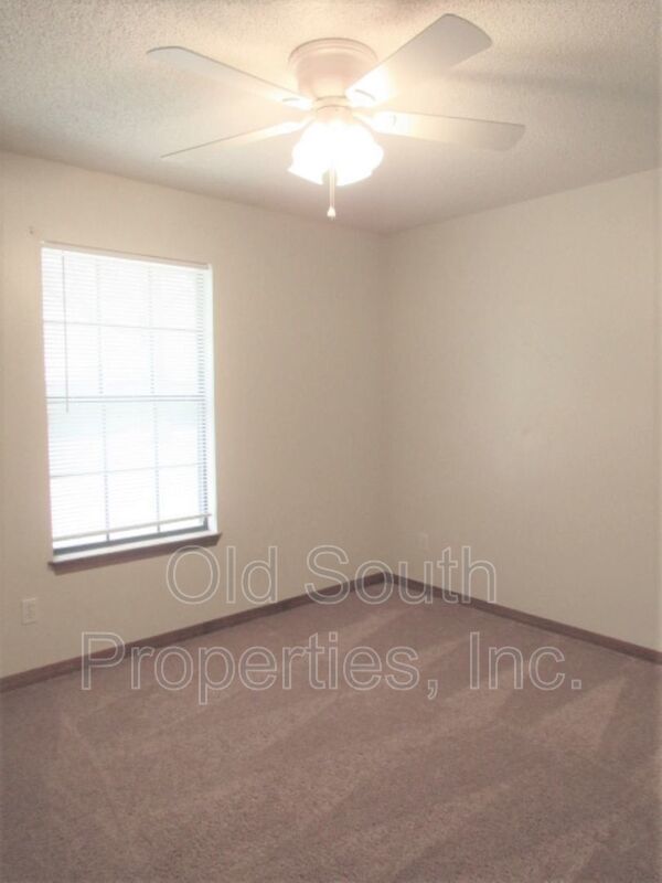 Convenient to bases! property image