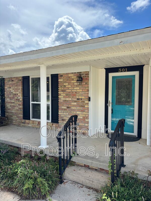 Convenient to  NAS Pensacola & Corry Station! property image