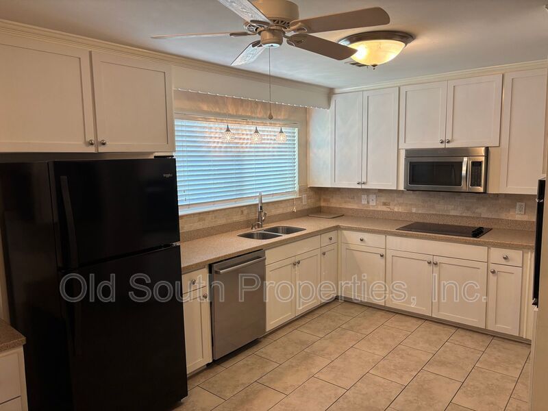 Convenient to  NAS Pensacola & Corry Station! property image