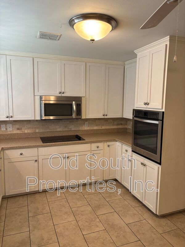 Convenient to  NAS Pensacola & Corry Station! property image