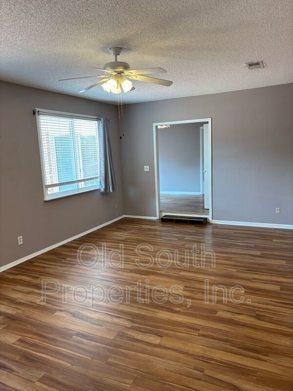 Convenient to  NAS Pensacola & Corry Station! property image