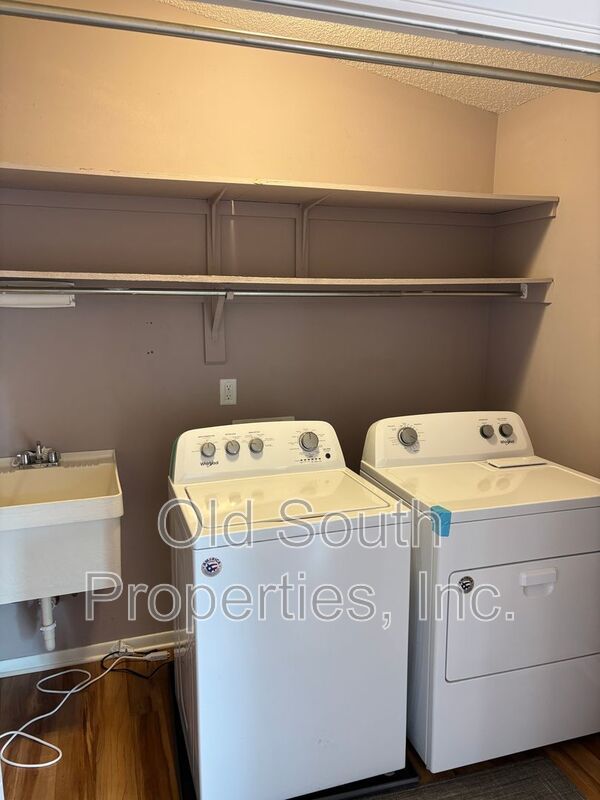 Convenient to  NAS Pensacola & Corry Station! property image